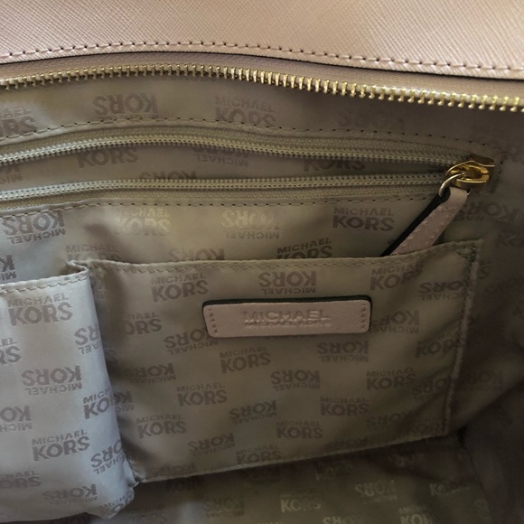 Michael Kors Handbag - Picture 4 of 8